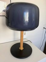 Designer Tischlampe aus Rauchglas mit Holz- und Marmorsockel