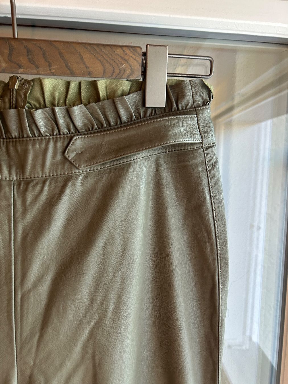 Pantaloni: YOOX Kunstleder Leggings - Gr. M – Usato da Illnau venduto da Monkky 7