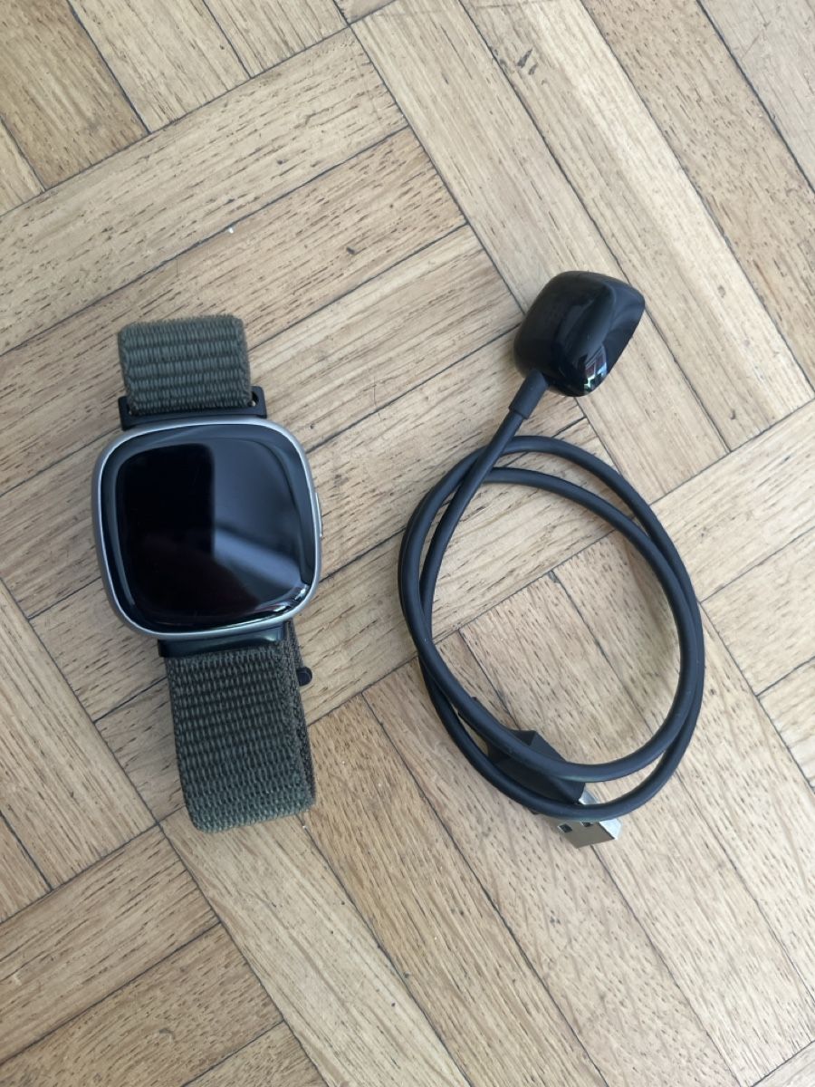 Fitbit Smartwatch: Fitbit Smartwatch Sense – Gebraucht aus Winterthur von luuus