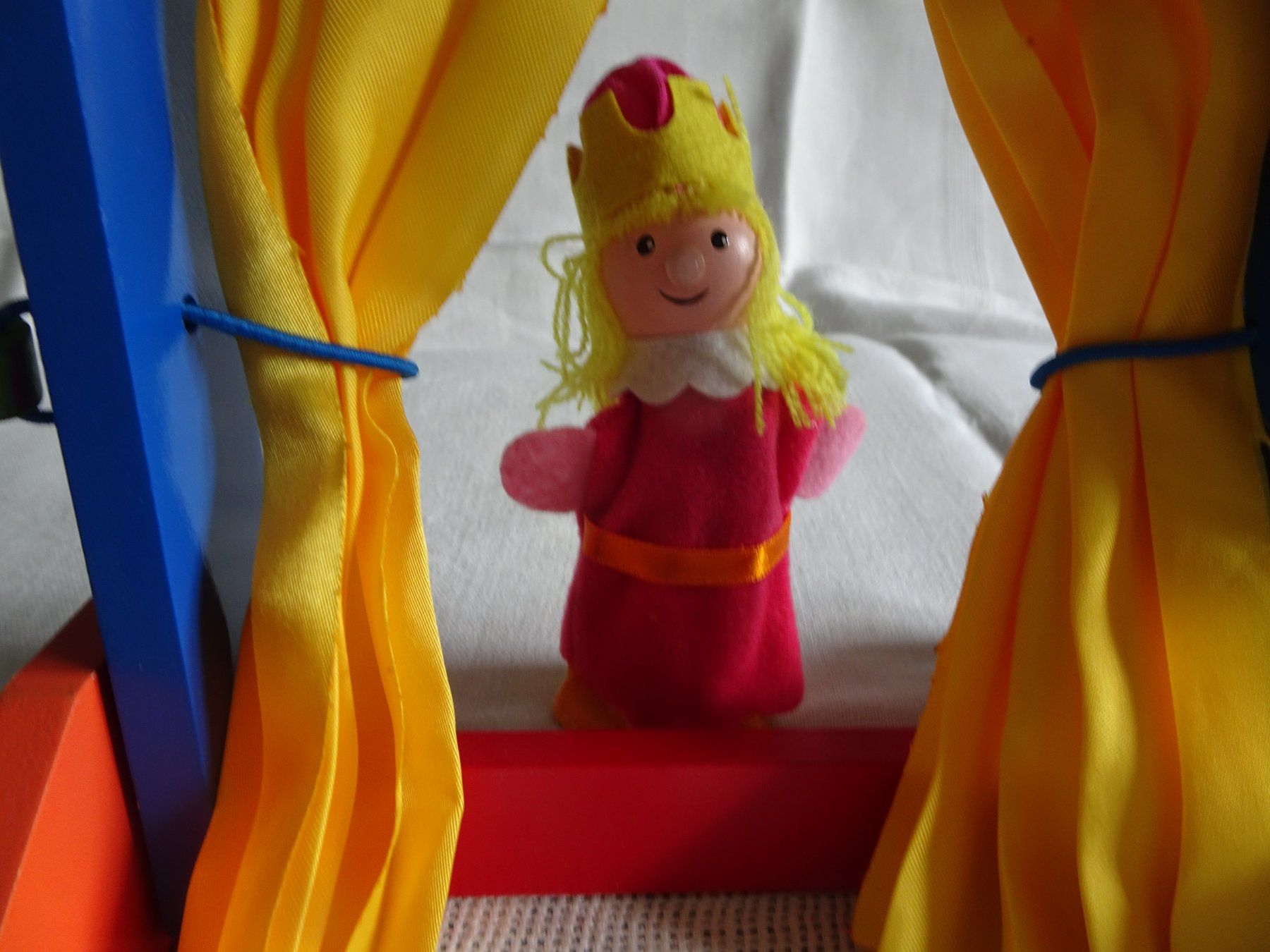Giocattoli: Mini Theater mit Figuren – Usato da Bünzen venduto da Tango33A 1