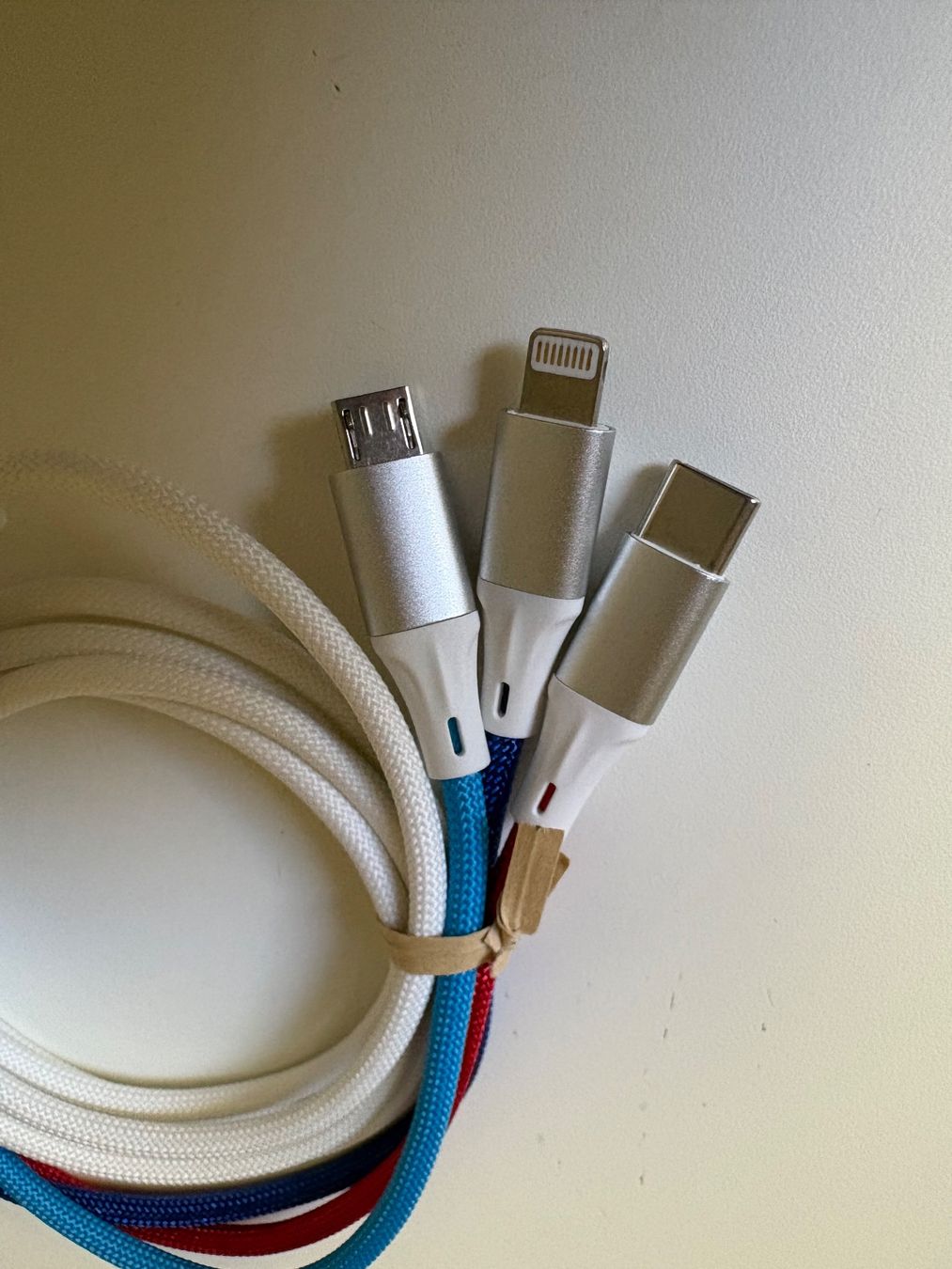 Caricabatterie: Ladekabel mit 3 verschiedenen Stecker – Usato da Schaffhausen venduto da Simmel80 1