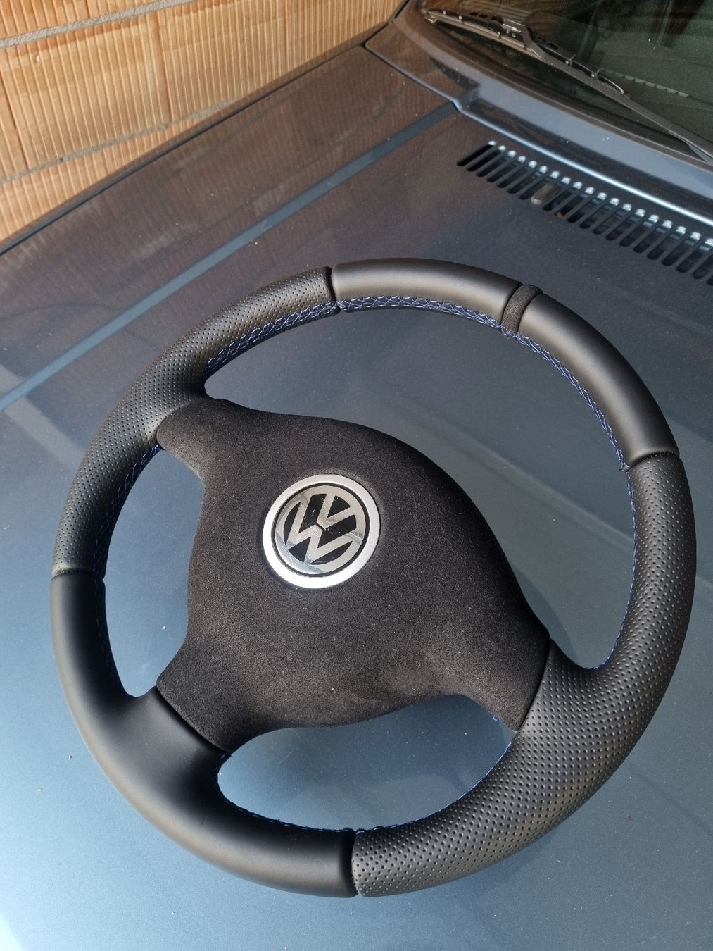 Volkswagen Tutti pezzi di ricambio auto: VW Golf 4 Lenkrad Neu bezogen – Nuovo e nell'imballaggio originale da St. Gallen venduto da Luis_w98 3