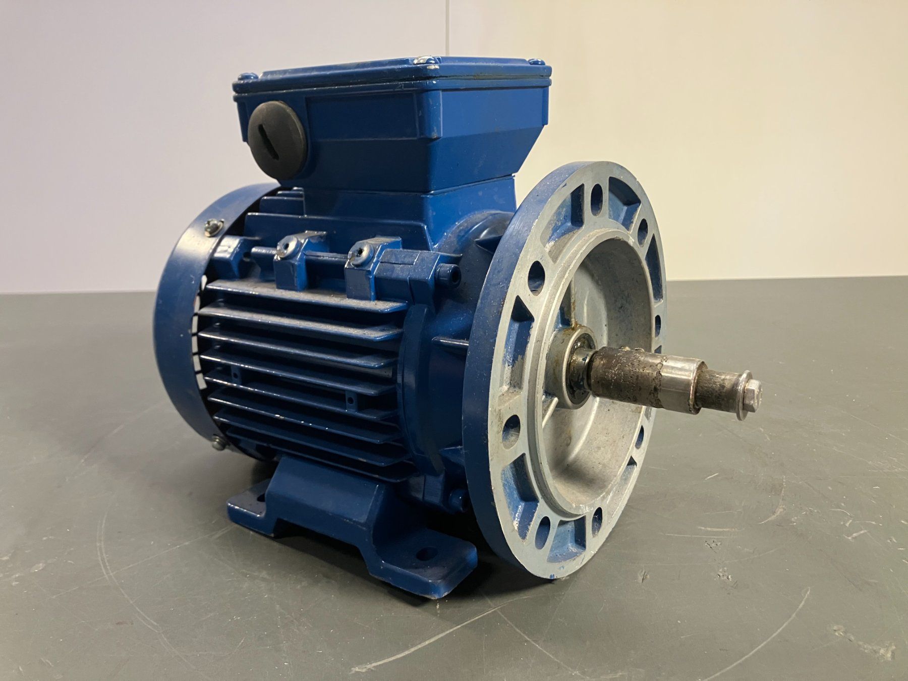 Motoren: Drehstrom-Asynchronmotor Typ: Ha71B2 400V / 3300U/min ab 1.- – Gebraucht aus Lichtensteig von Buy24International 3