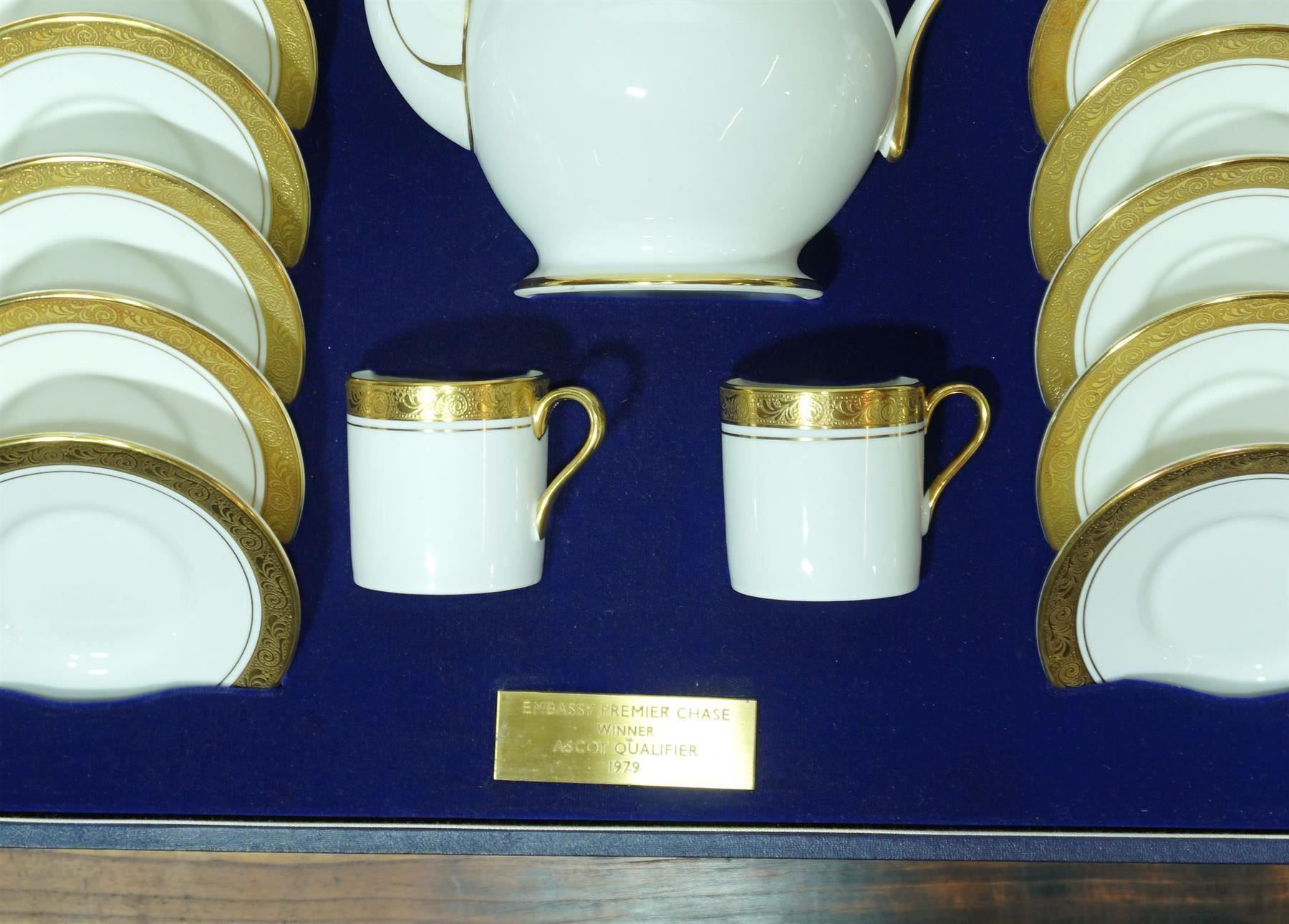 Set di piatti: exklusives Aynsley Mocca Service Argosy – Usato da Meggen venduto da Trouvaillen 2