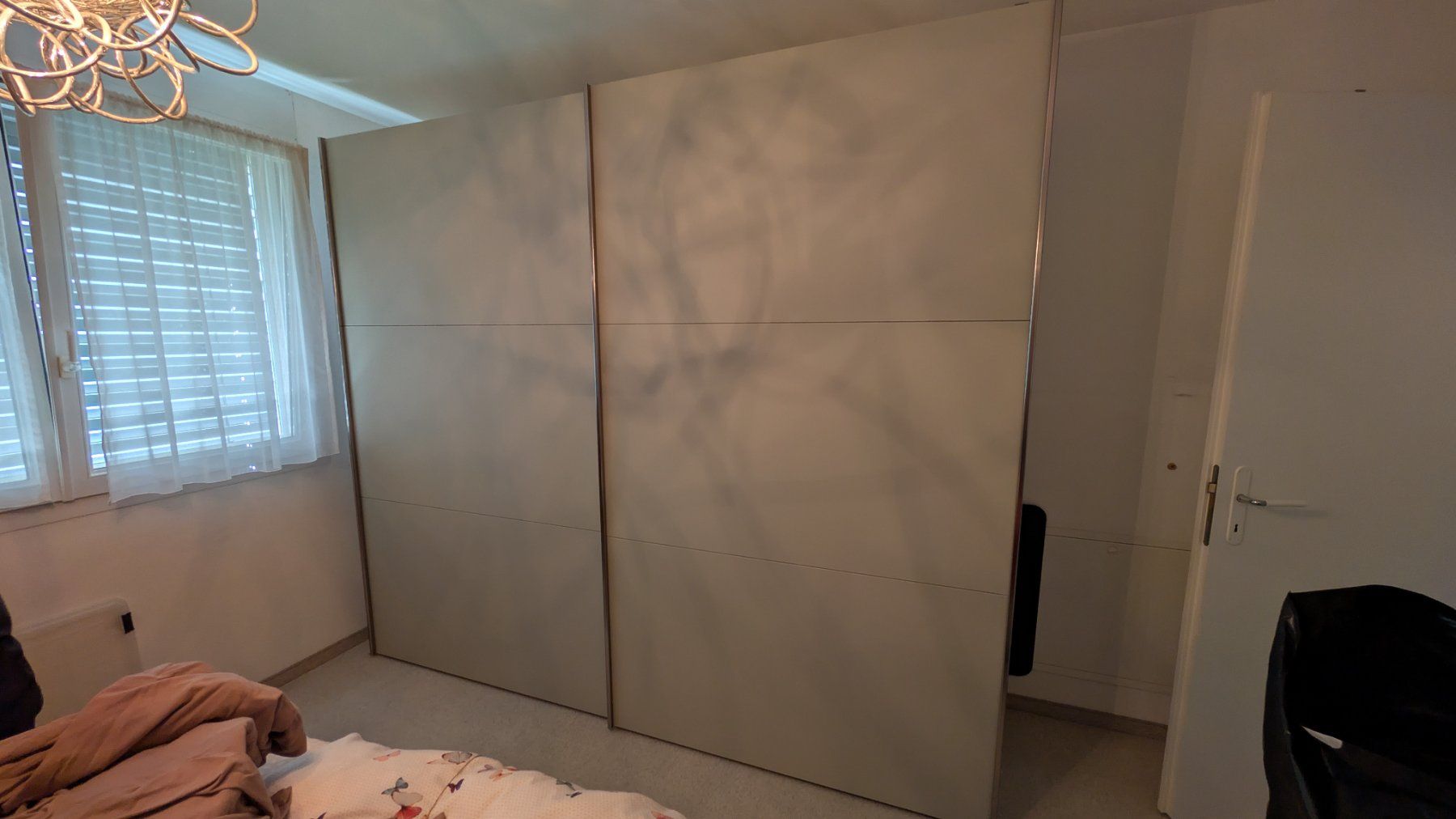 Pfister Armadi: Schiebetürschrank mit Glasfronten – Usato da Zizers venduto da Stern112