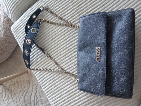 Sac à main Guess noir logo monogramme excellent état été ☀️