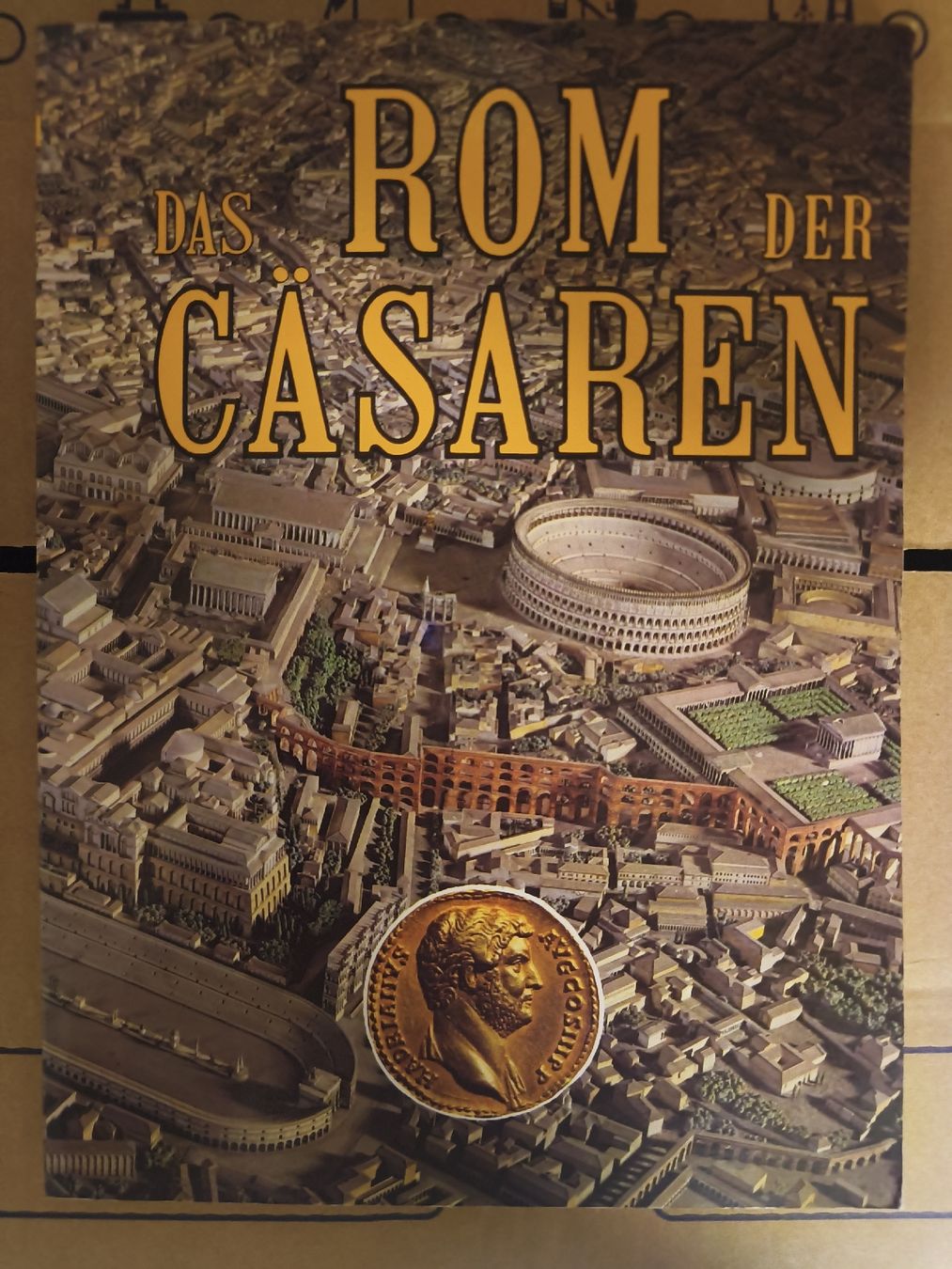 Libri: Antikes Rom: Das Rom der Cäsaren Modellbuch – Usato da Scherzingen venduto da The-C