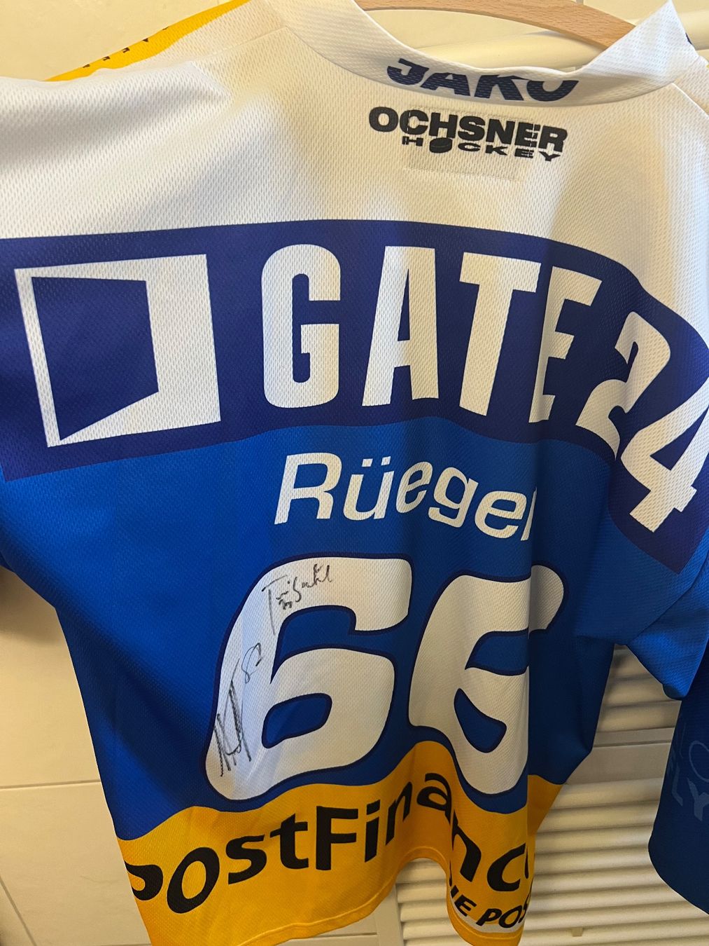 EHC Kloten Canottiere & Pantaloni: Ehc Kloten Trikot – Usato da Winterthur venduto da alltagsauszeiten 1