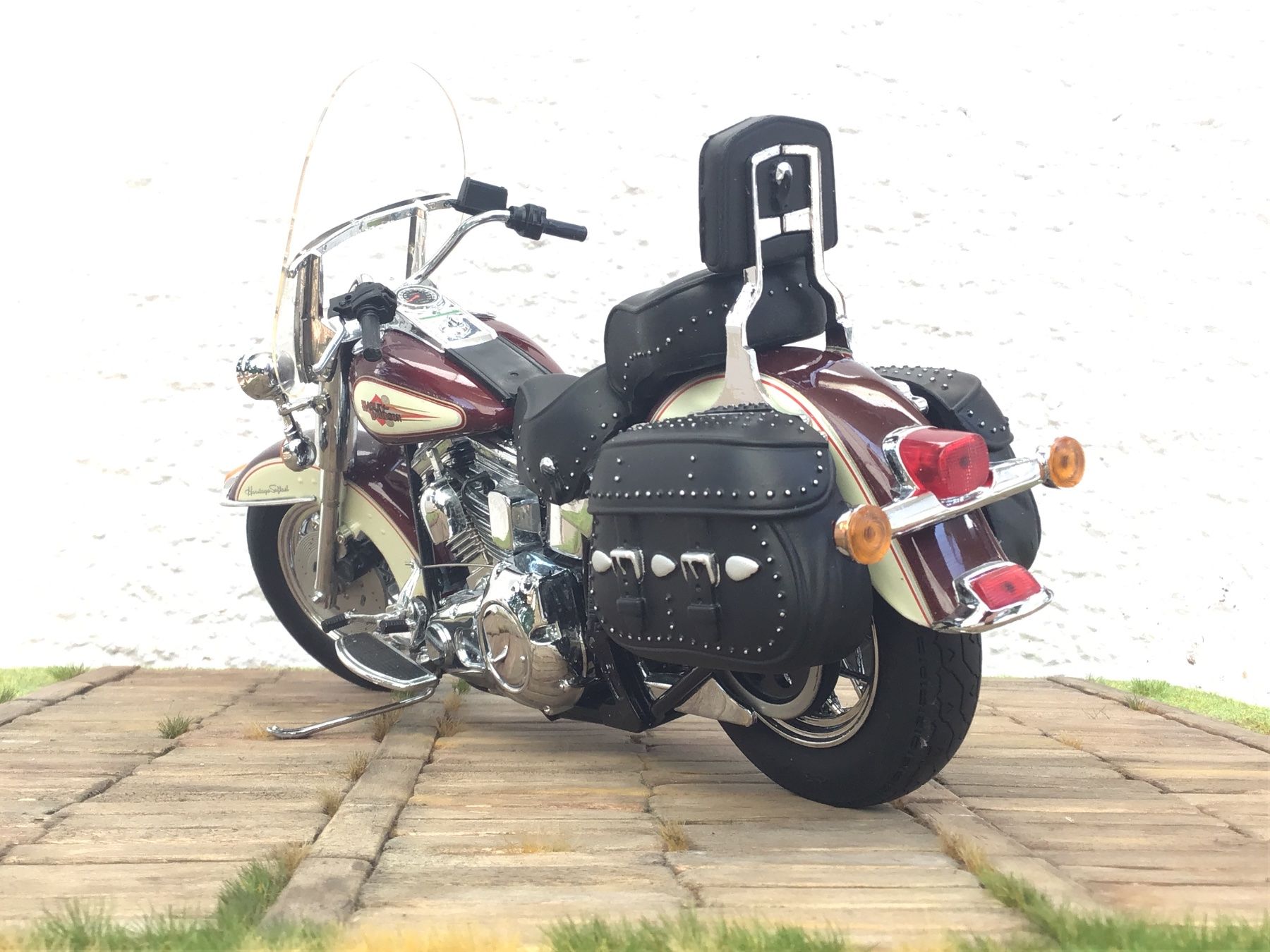 Franklin Mint Kit di modellismo & Modellini statici: Harley Davidson Heritage Softail, Massstab 1:10 – Nuovo e nell'imballaggio originale da Männedorf venduto da Modell-Spezialisten 1