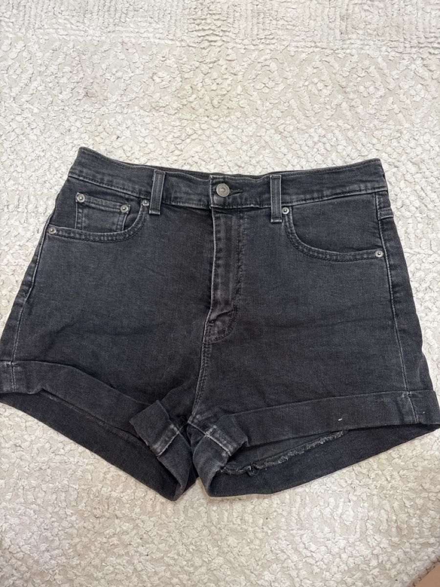 Levi's Hosen: Levi's shorts in schwarz – Gebraucht aus Winterthur von Stupu7hs
