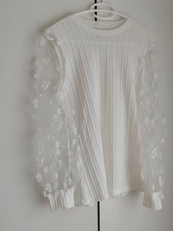 Damen Pullover weiss mit Blumen Applikationen