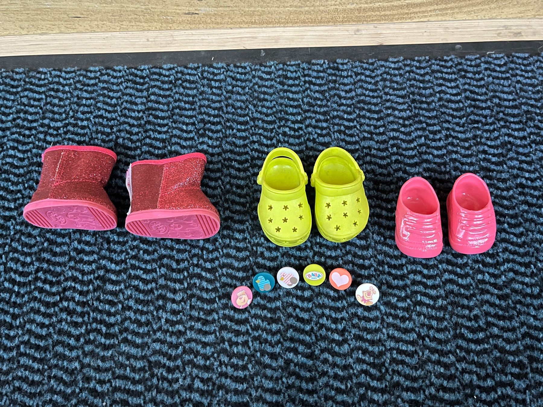 Bambole: Babyborn Schuhe + Croocs anstecker – Usato da Kandersteg venduto da LFP13