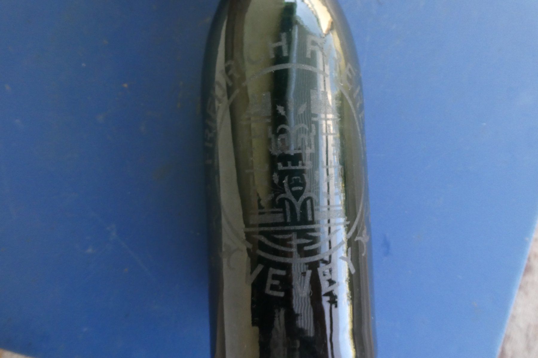 Feldschlösschen Verres, cruches & bouteilles: Bouteille de bière Vevey – D'occasion à Fontaines NE par monloisir 1