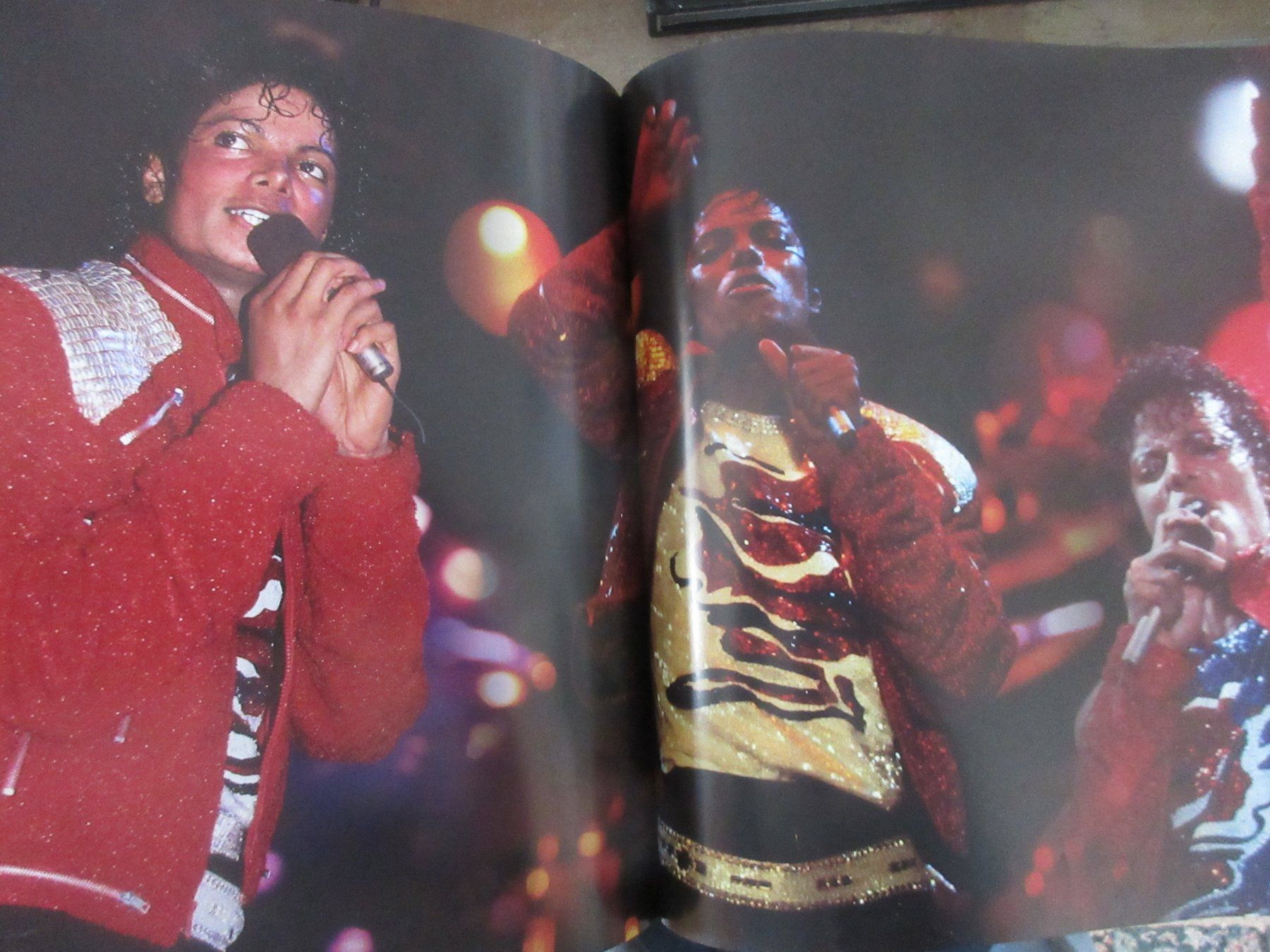 Libri: Ein Biographisches Bilderalbum von Michael Jackson – Usato da Madiswil venduto da Mamaro 4