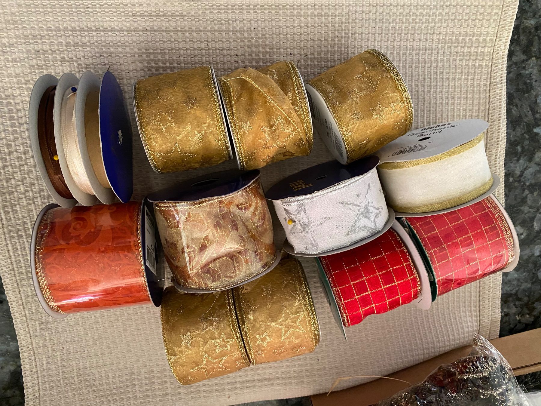 Dekobänder: Diverse Weihnachtsbänder – Gebraucht aus Allenwinden von Obalu