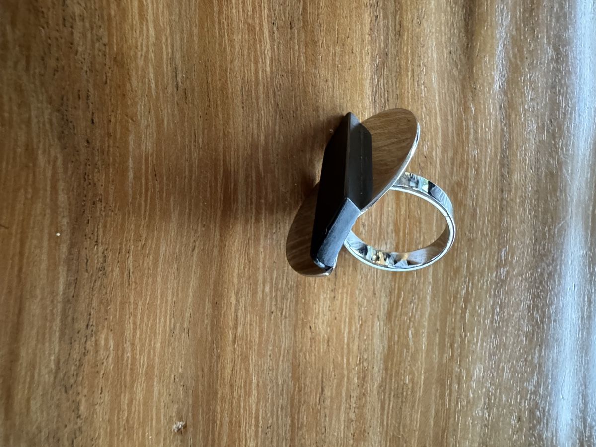 Catenine: Collier + Bague géométrique argentée et noire – Usato da Porrentruy venduto da RicaJU 1