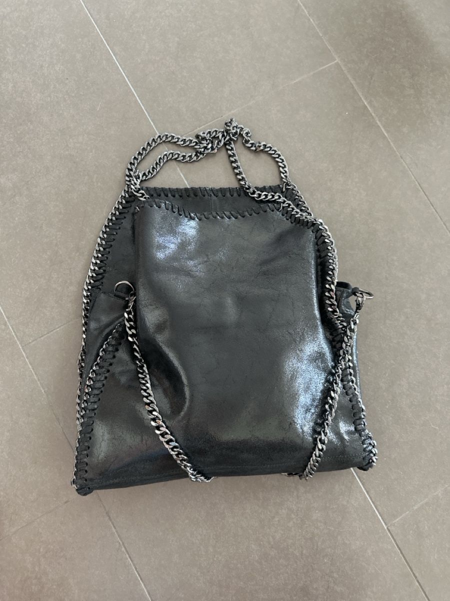 Borse da donna: Schwarze Leder Handtasche mit Kette – Usato da Zug venduto da a.marryl 3