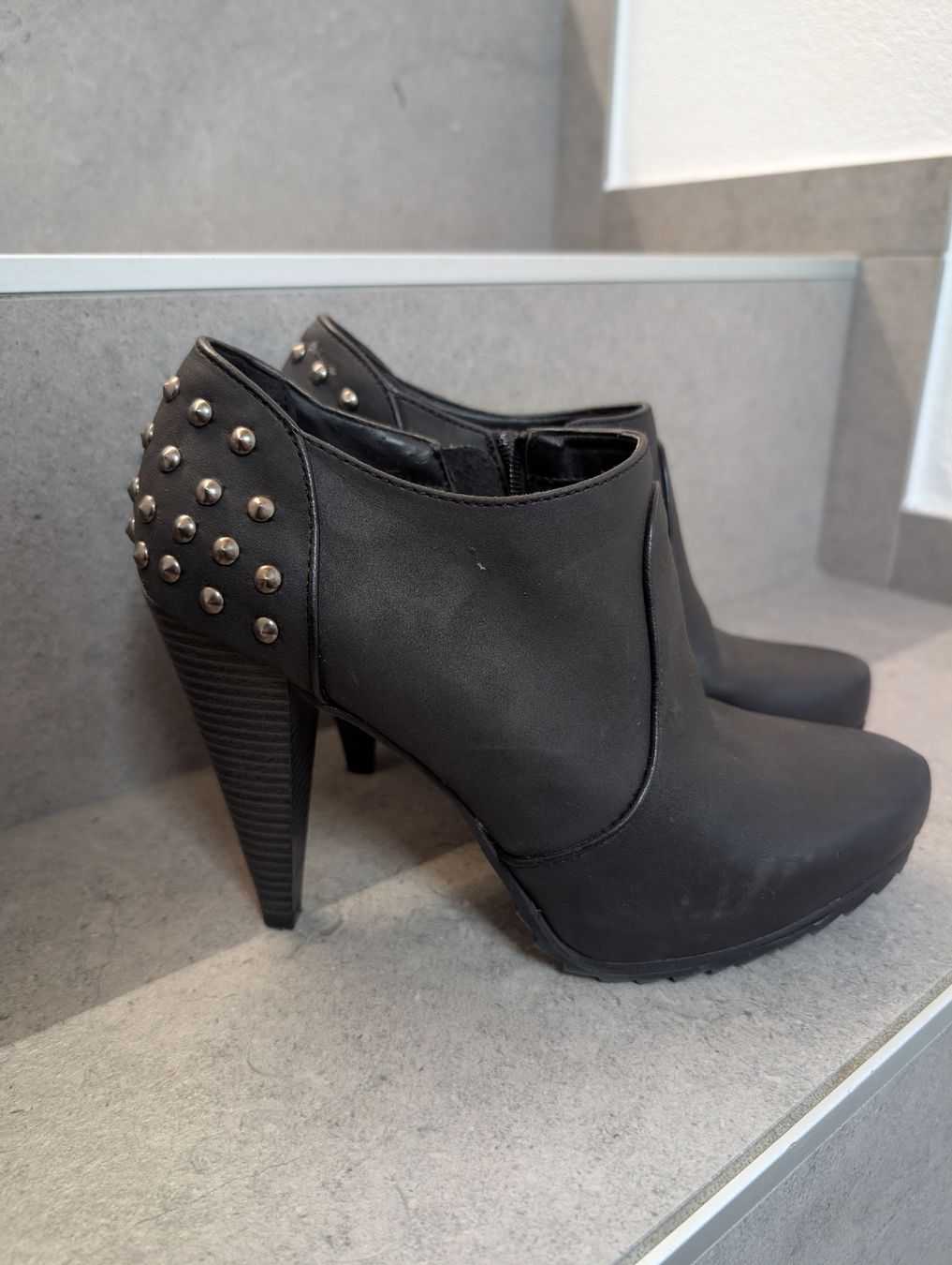 Chaussures femmes: Chaussures à talon taille 41 – D'occasion à Blignou (Ayent) par dyl_yxb5