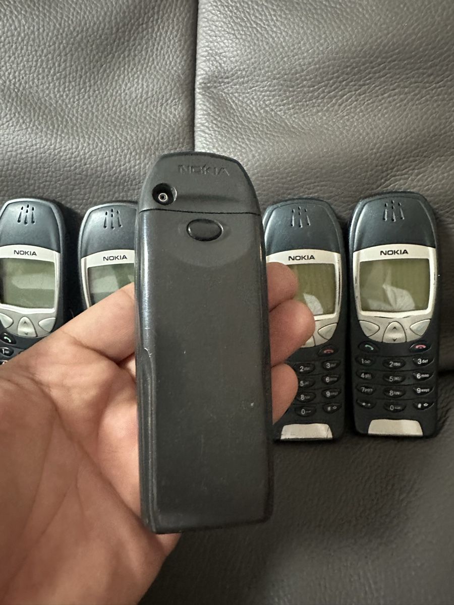 Nokia Telefoni cellulari / Smartphones: Nokia 6210 Handy Konvolut  – Difettoso da Heerbrugg venduto da Amazon38 1