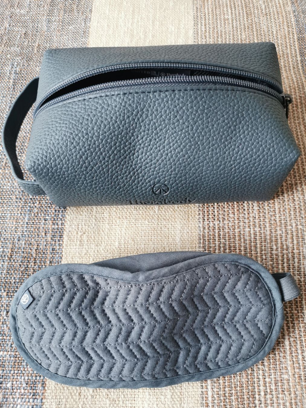 Custodie per cosmetici: Necessaire mit Schlafmaske – Nuovo (secondo la descrizione) da Ostermundigen venduto da AlwaysHaveFun90