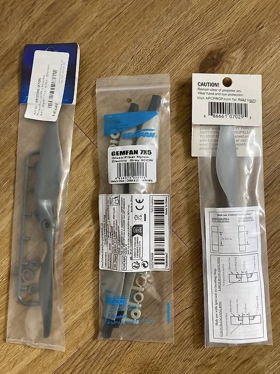 Modellismo RC: Propeller 7x5E, Luftschrauben, Flugzeug, Modellbau – Usato da Salmsach venduto da schneetiger1 1