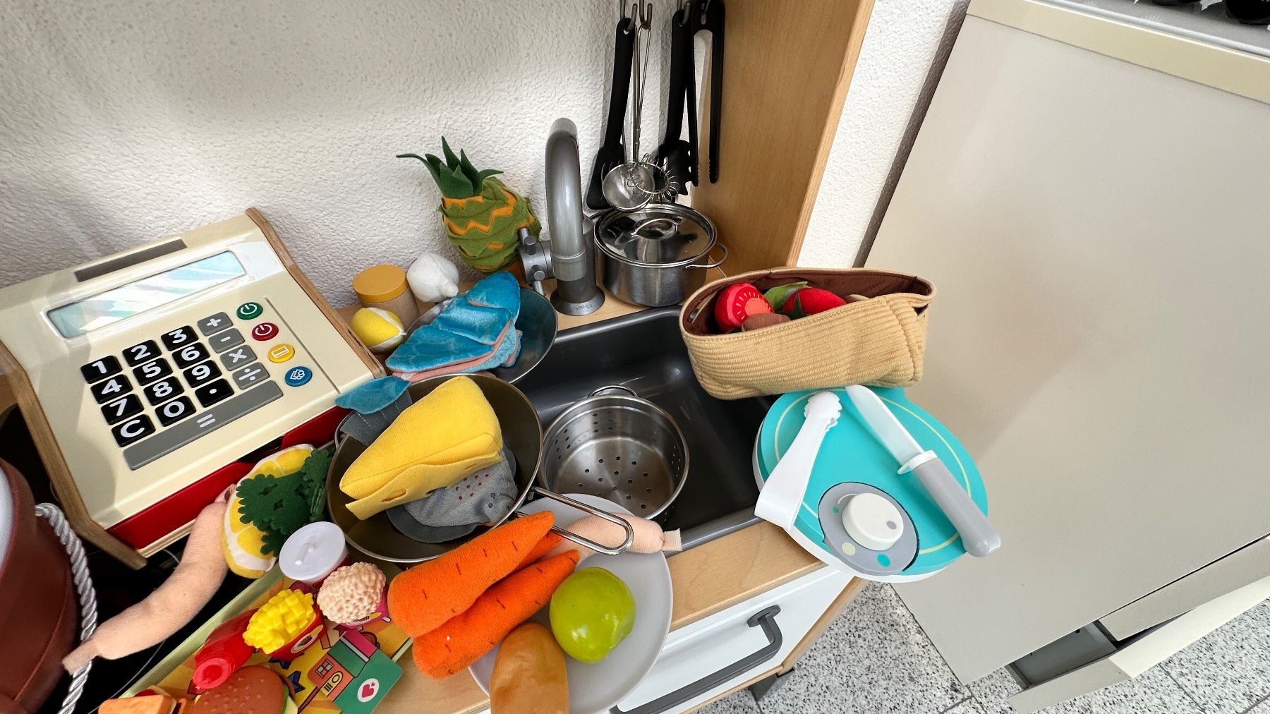 Ikea Giocattoli: Kinderspielküche aus Holz mit viel Zubehör – Nuovo (secondo la descrizione) da Siebnen venduto da tin_c6g5 8