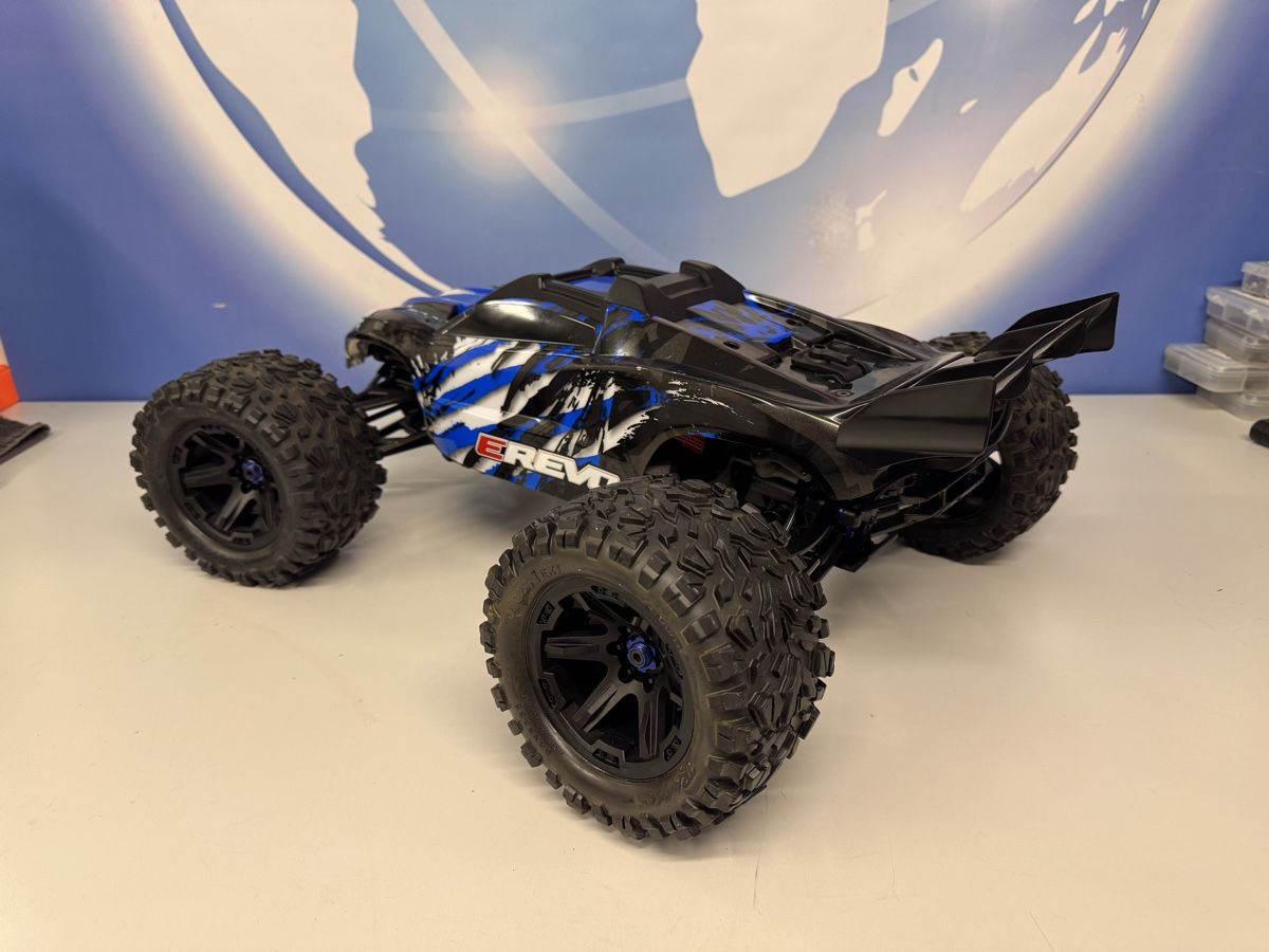 Traxxas Modellismo RC: Traxxas E-Revo 2.0 mit Lipos und Tuning – Usato da Bürglen TG venduto da Aruban 1