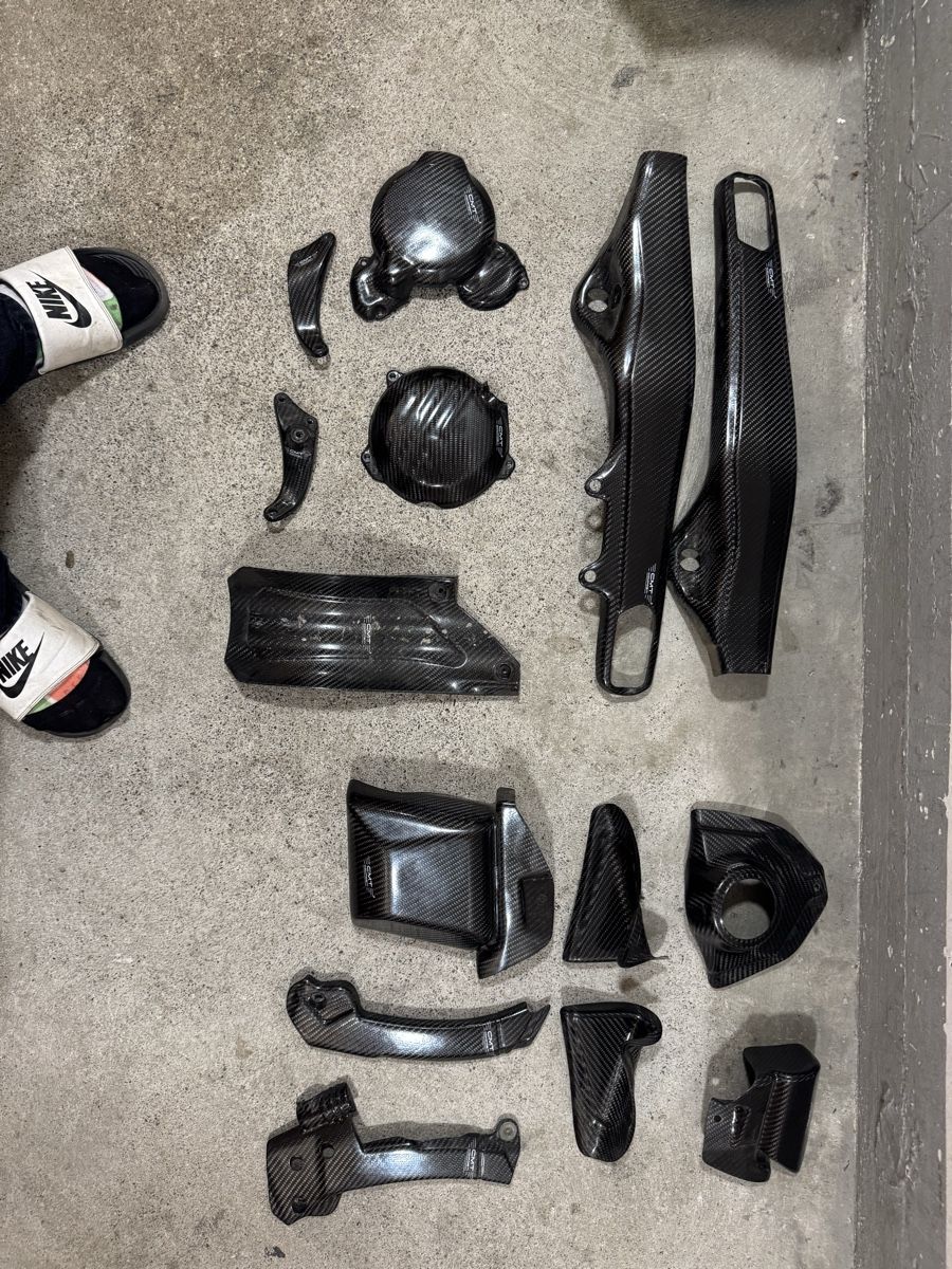 Husqvarna Accessori per altri veicoli: CMT Carbonparts – Nuovo (secondo la descrizione) da Allschwil venduto da ste_g7p2 2