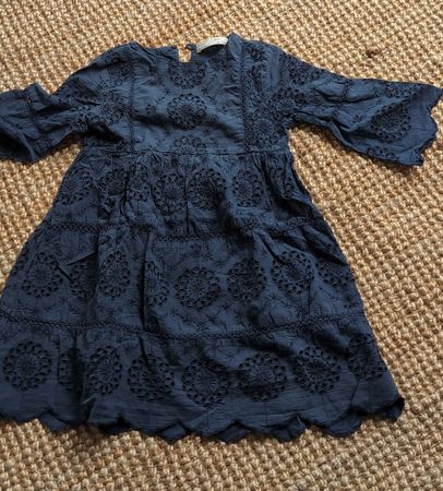 Sommerkleid Gr. 116 dunkelblau Stickerei , Zara