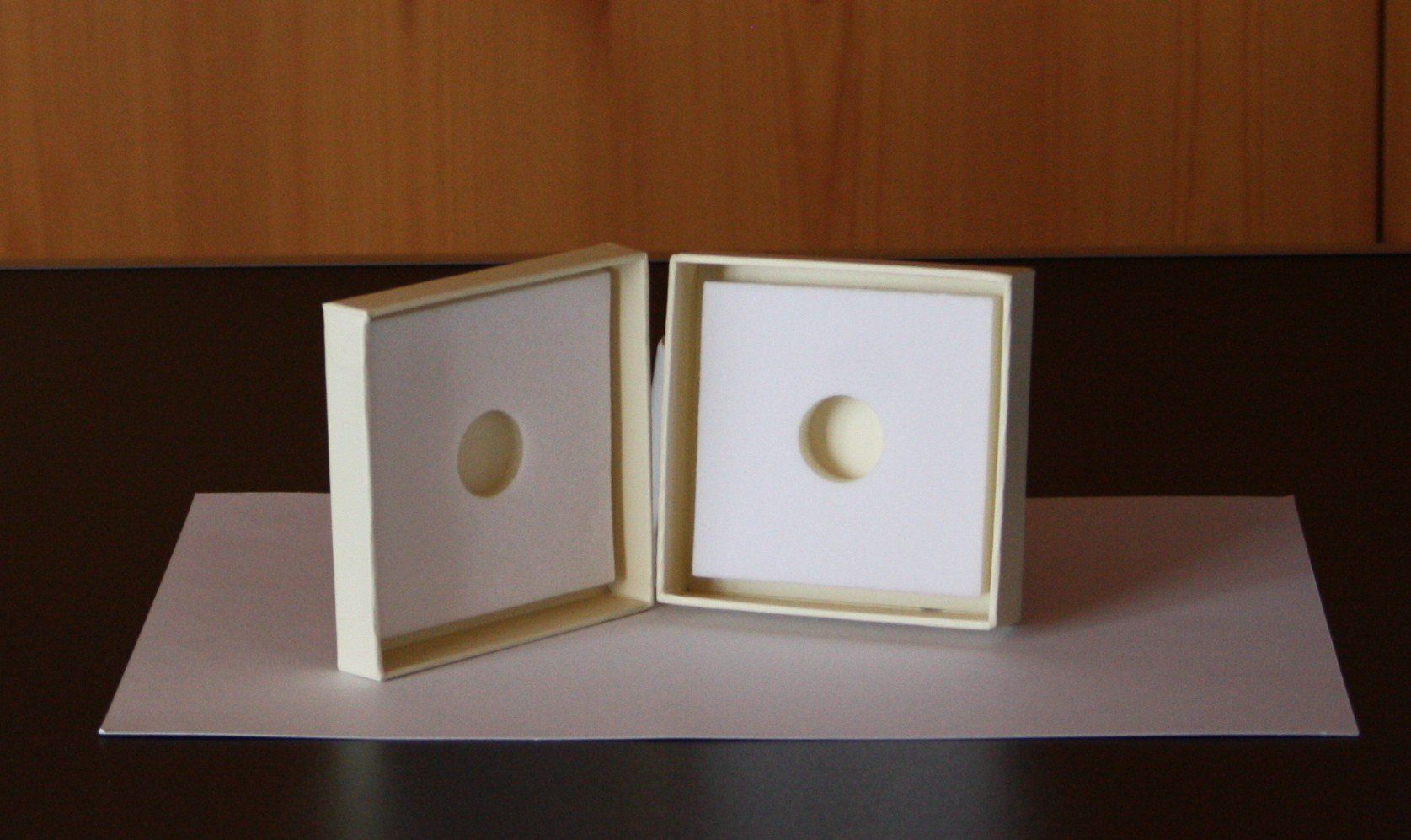 Contenitori & Simili: Schmuckschachtel Schmuckbox "PEES" 9.0x9.0cm hellgelb – Usato da Flüelen venduto da Alt-und-Neu 2