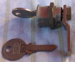 Grosser Posten Garderobenschlösser mit Schlüssel