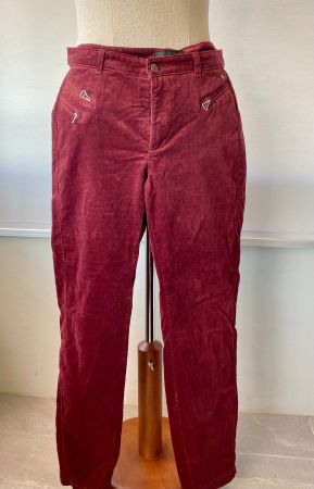 MAC Damenhose Gr. 40 – feiner Manchester/Cord – Bordeauxrot