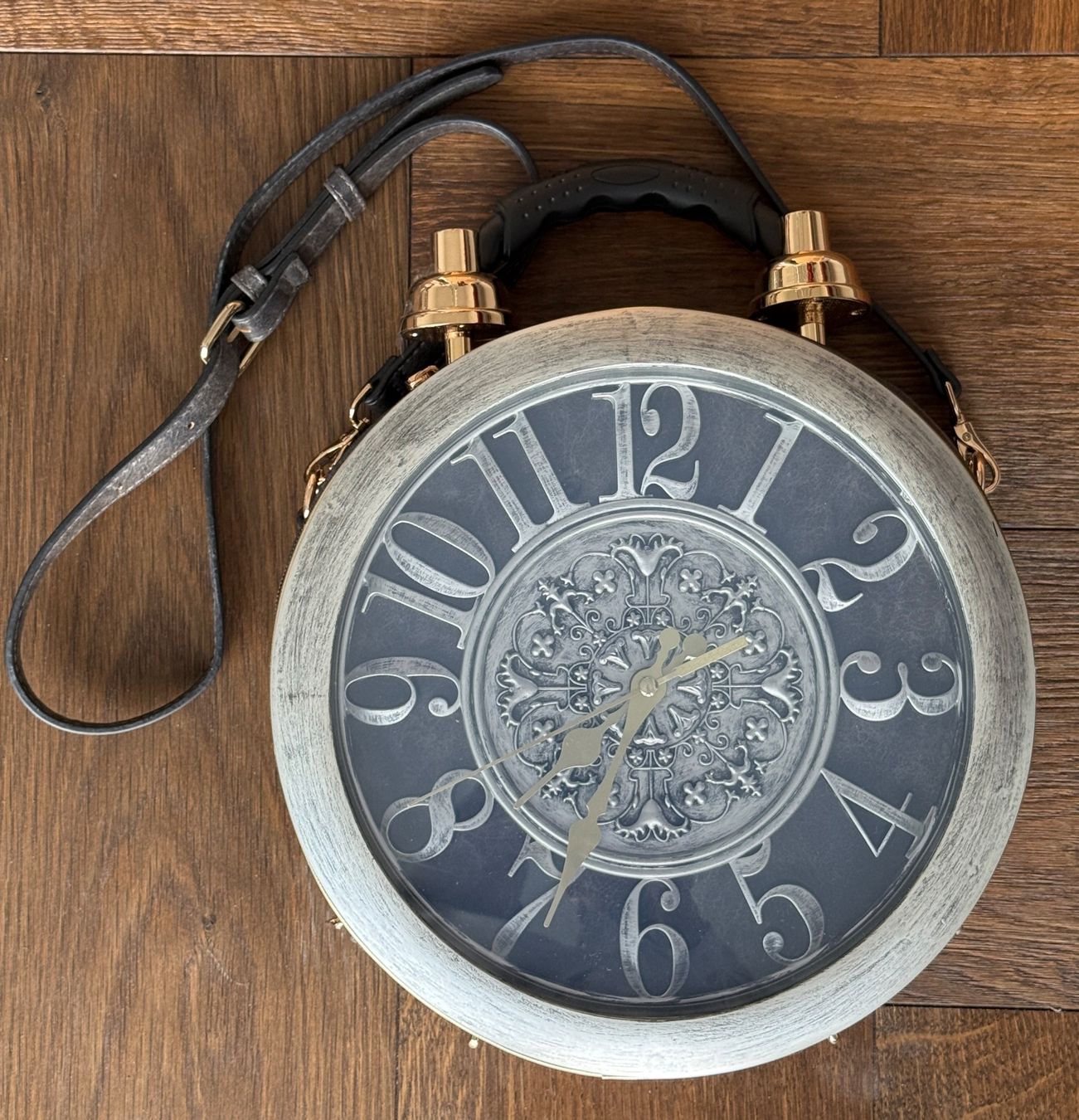 Borse da donna: Exklusive Designer Handtasche mit echter Uhr - ein Hit – Nuovo (secondo la descrizione) da Thalwil venduto da chino25