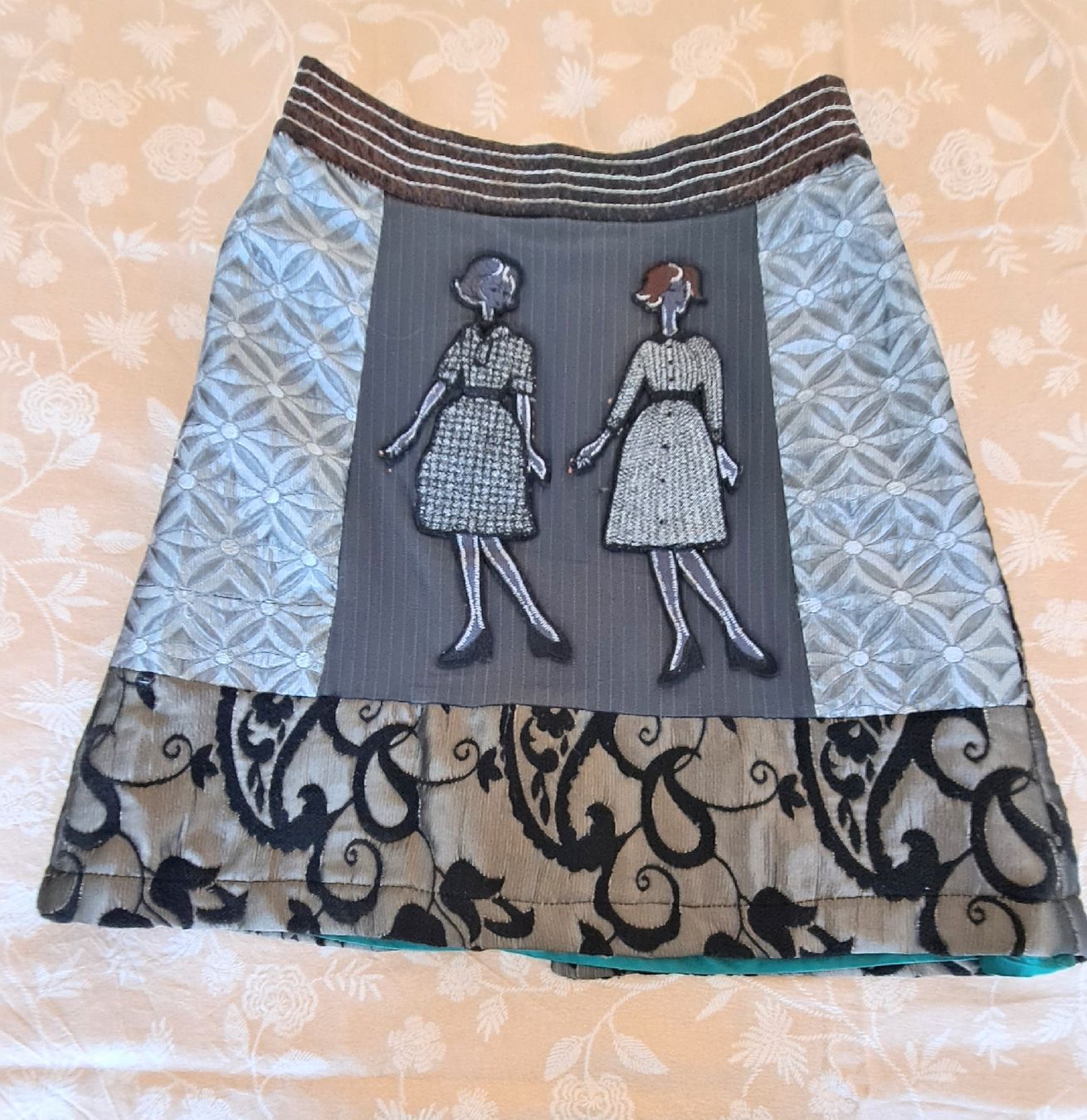 Desigual Gonne: Desigual Rock Gr. 34 – Usato da Liestal venduto da Mas-Y-Mas 2