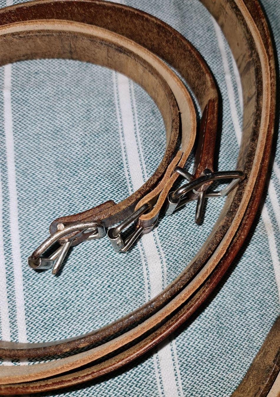 Briglie & Cavezze: trois longues sangles. – Usato da Cortaillod venduto da signep 3
