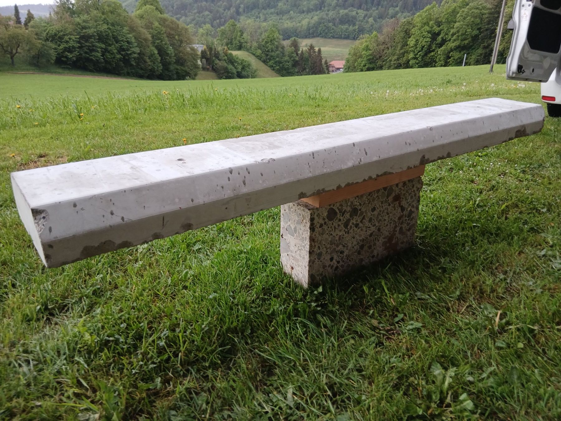 Pietre & tegole: Beton, Radabweiser, Auto – Usato da Brenzikofen venduto da Nramseier