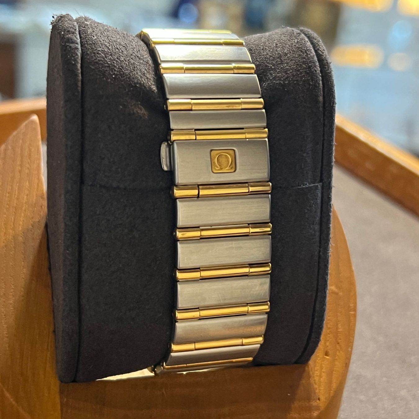 Omega Montres: FLASH SALE Omega Constellation Automatic Date Gold Bezel 120 – D'occasion à Carouge GE par Watchaser 5