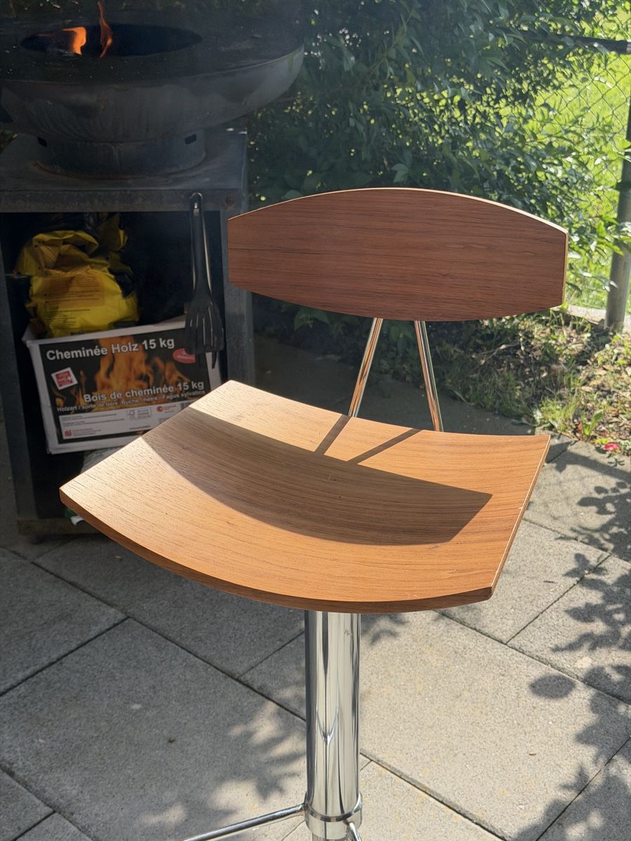 Hocker: Designer Barhocker mit Holz Sitzfläche - 4 Stück – Gebraucht aus Neuhaus SG von cynlo 1