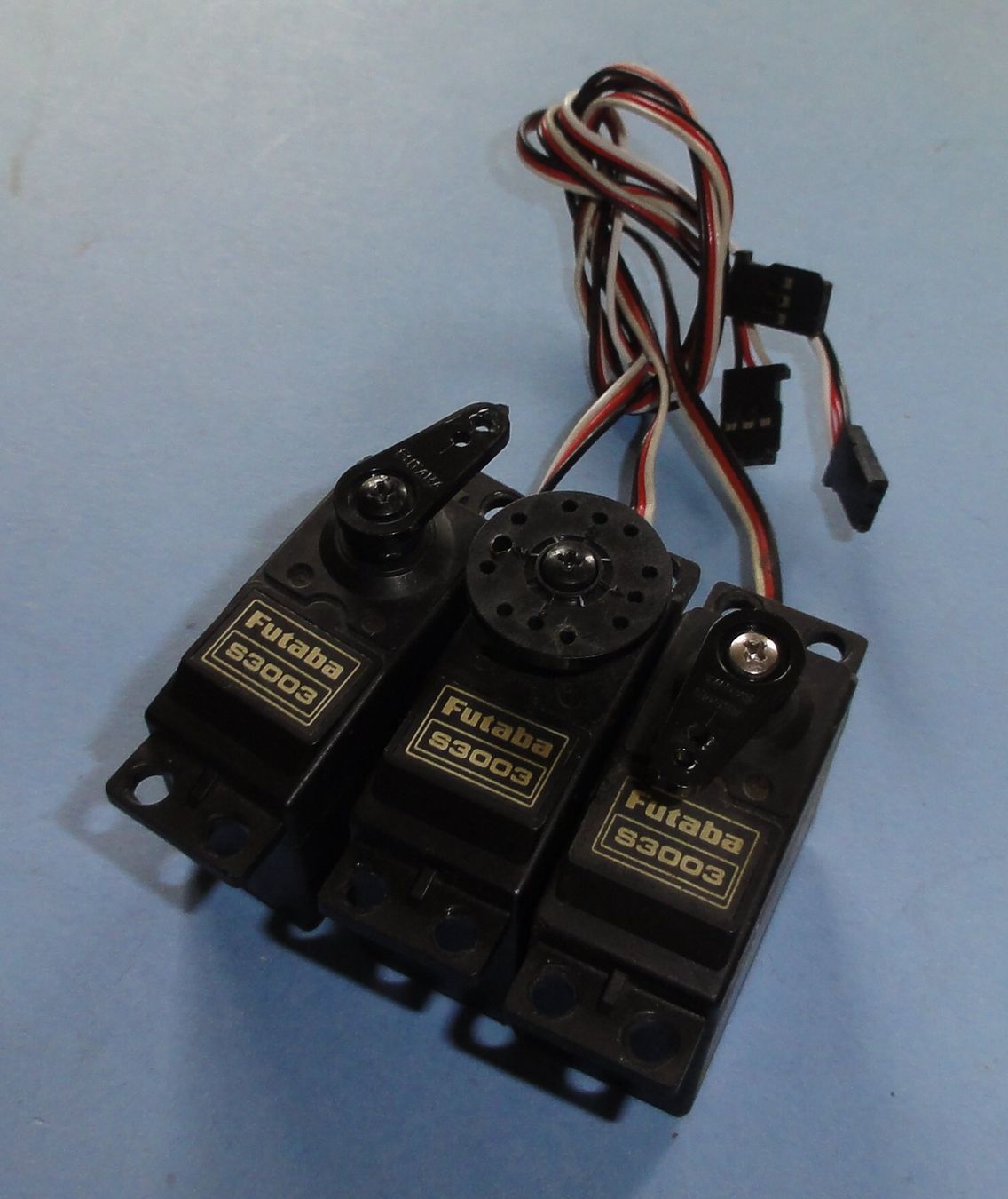 RC Modellbau: 3 Stück Futaba S3003 Standartservos – Gebraucht aus Waldenburg von Rcparts