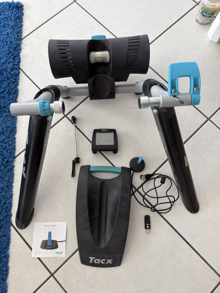 Tacx Hometrainer: Tacx Rollentrainer  T2028mit Software & Zubehör – Usato da Dübendorf venduto da aigol