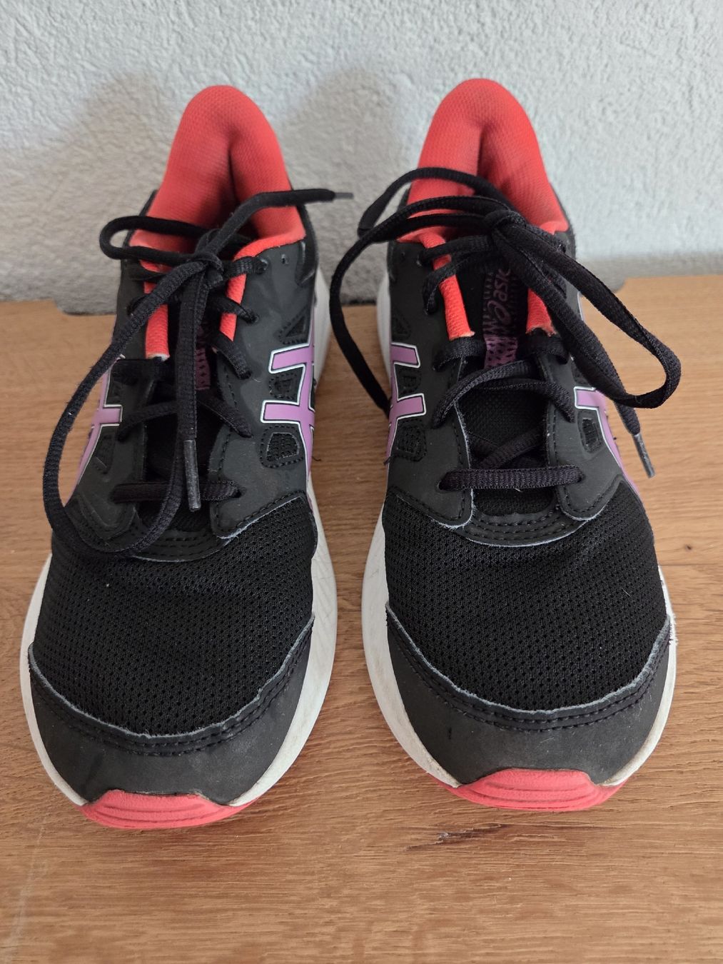 Asics Scarpe per ragazze: Laufschuhe / Sneaker Asics Gr. 37 – Usato da Zollbrück venduto da Huki1 1