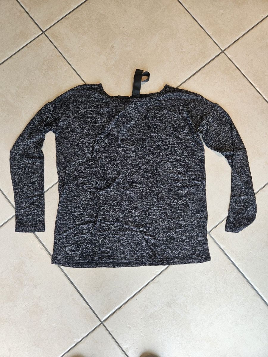 Pulls & Sweat-shirts: Pullover mit Rückenausschnitt, S – D'occasion à aarau par A.Naef