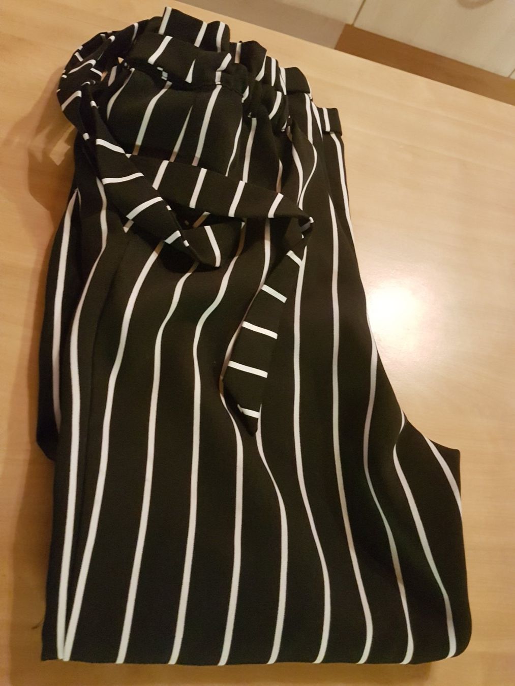 Pantaloni: Pantalon taille 26 marque Pull & Bear avec ceinture – Usato da Villiers venduto da san_jn5w 9