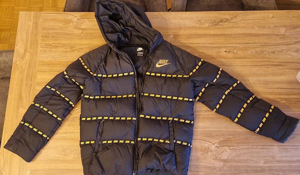 Jacken: Winter Jacke Nike Just Do It – Gebraucht aus St.Gallen von tra_ch5s
