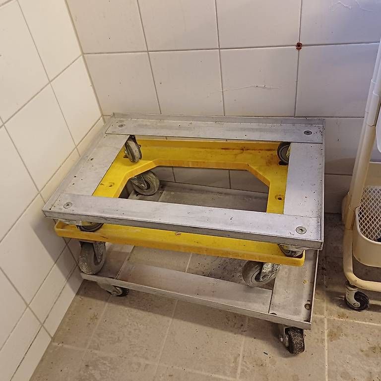 Sonstiges zum Lager & Transport: Rollwagen 20.-/Stück – Gebraucht aus Wiler b. Utzenstorf von rosarot2007 1