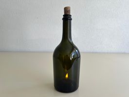 Elektrische Kerze in einer Flasche Neu