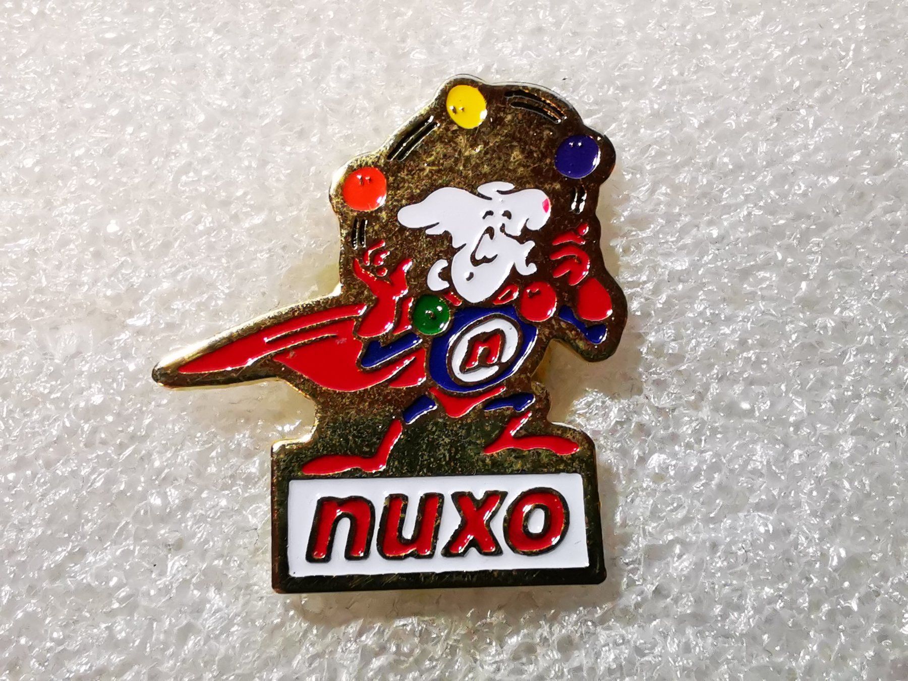 Placchette & Badge: Ansteckpin 34: nuxo – Usato da Oppligen venduto da Pin-Fall-Shop