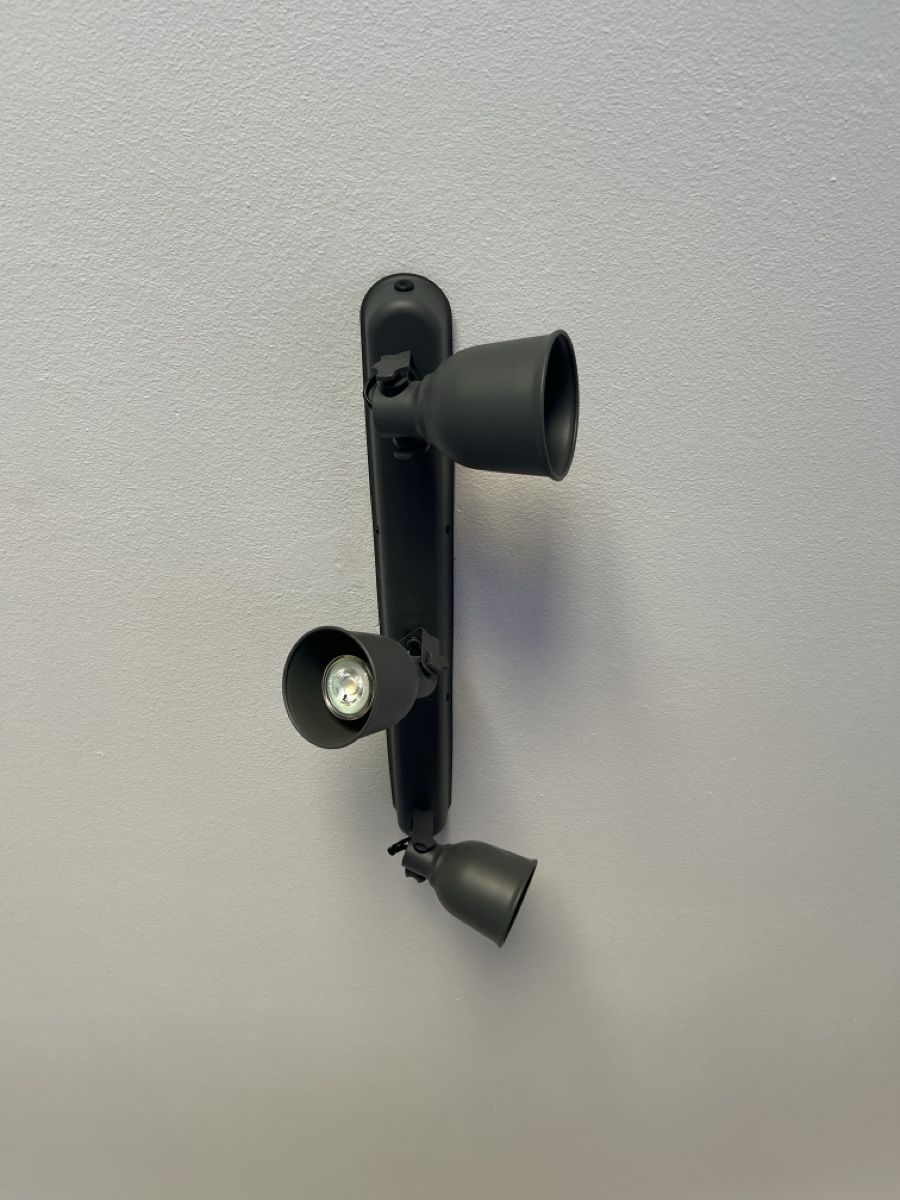 Ikea Lampadari & plafoniere: Deckenleuchte Schwarz 3 Spots wie neu – Nuovo (secondo la descrizione) da Olten venduto da Nalacluni 1