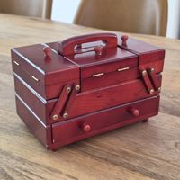 Nähkasten Holz Dunkelrot aufklappbar mit Griff Schubladen
