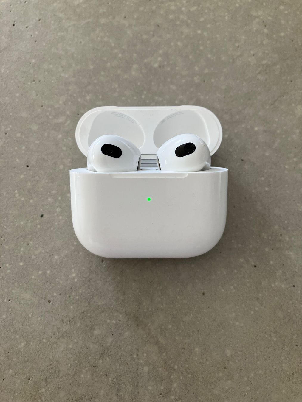Apple Casques audio: Apple AirPods 3 – D'occasion à Lausanne par mr.v